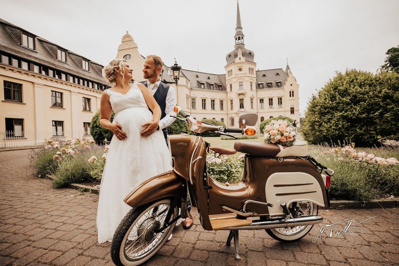 Hochzeit mit Babybauch am Schloss Ralswiek
